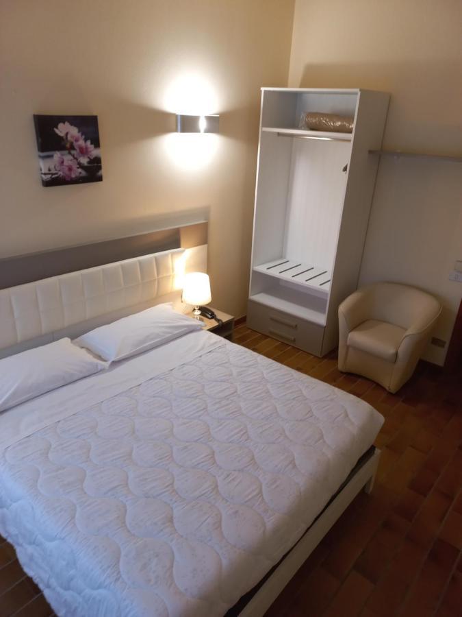 Park Hotel Кастел Сан Пиетро Терме Екстериор снимка