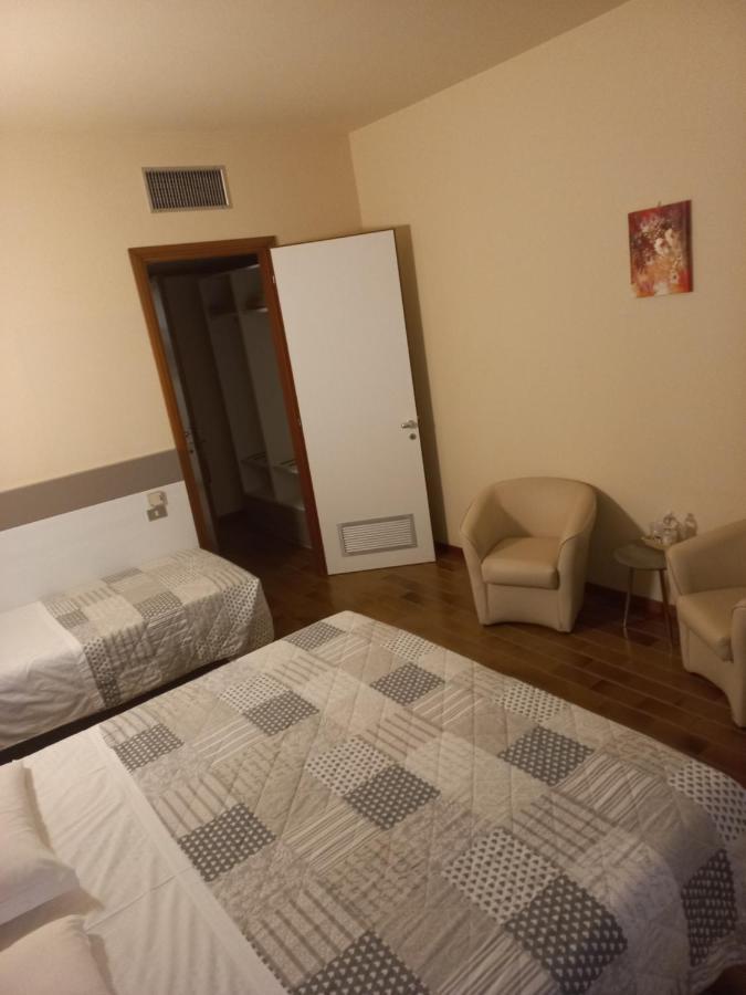 Park Hotel Кастел Сан Пиетро Терме Екстериор снимка