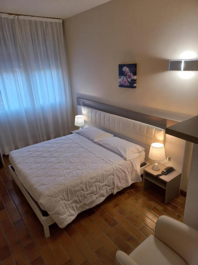 Park Hotel Кастел Сан Пиетро Терме Екстериор снимка