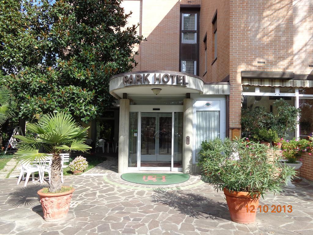 Park Hotel Кастел Сан Пиетро Терме Екстериор снимка